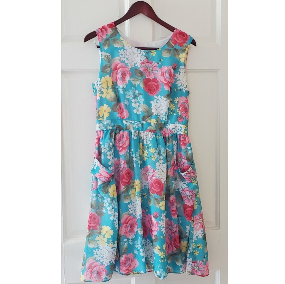 Beautiful Floral Dress with Pockets
